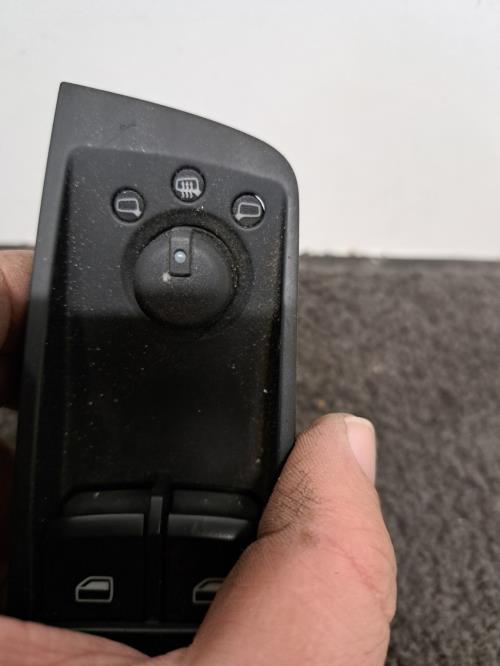 Image Interrupteur de leve vitre avant gauche - AUDI A1 1