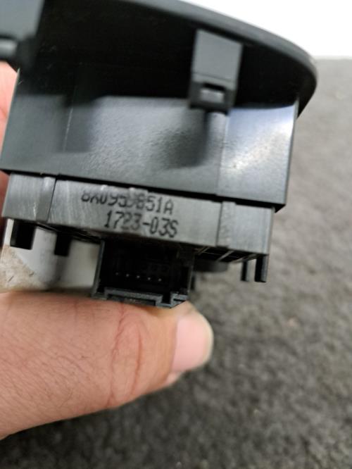 Image Interrupteur de leve vitre avant gauche - AUDI A1 1