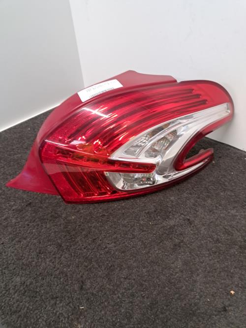 Image Feu arriere principal droit (feux) - PEUGEOT 208 1