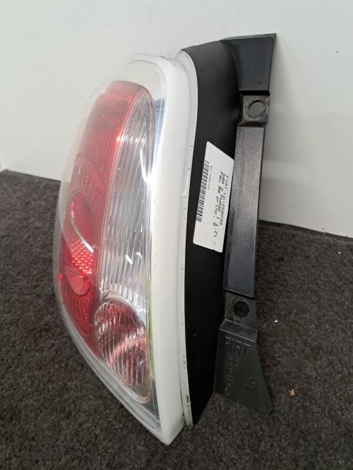 Image Feu arriere principal gauche (feux) - FIAT 500 2