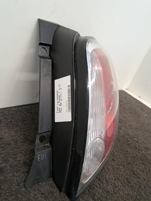 Image Feu arriere principal droit (feux) - FIAT 500 2