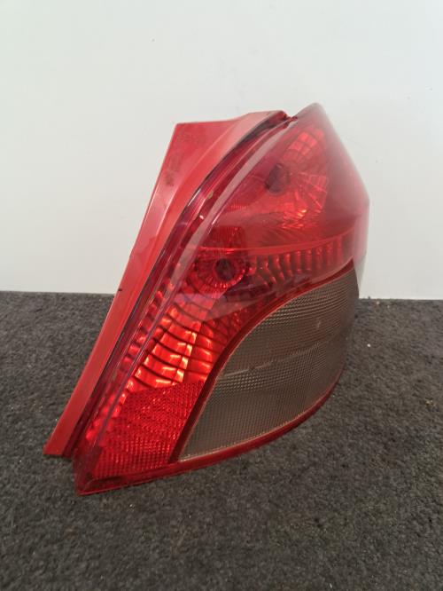 Image Feu arriere principal droit (feux) - TOYOTA YARIS 2