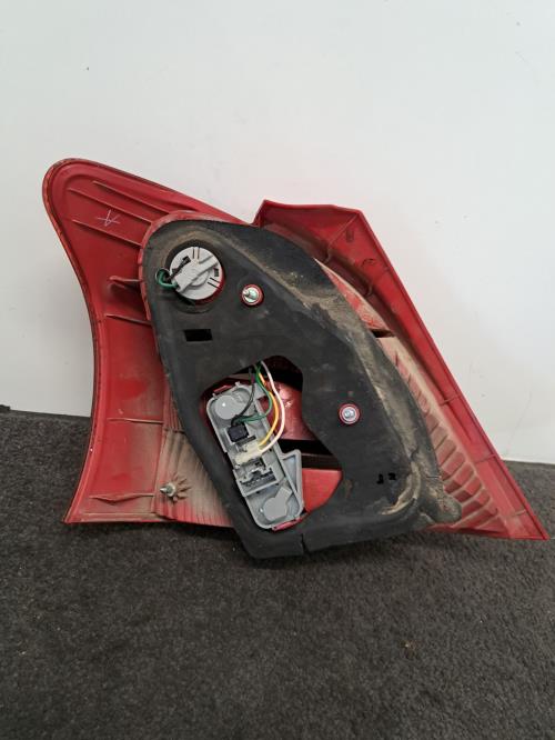 Image Feu arriere principal droit (feux) - TOYOTA YARIS 2