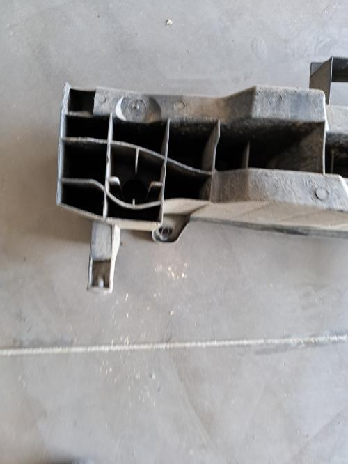 Image Renfort pare choc arriere (traverse) - RENAULT CLIO 4