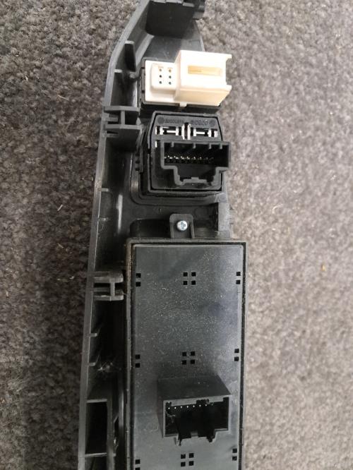 Image Interrupteur de leve vitre avant gauche - OPEL ANTARA