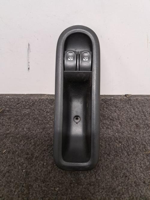 Image Interrupteur de leve vitre avant gauche - RENAULT TWINGO 2