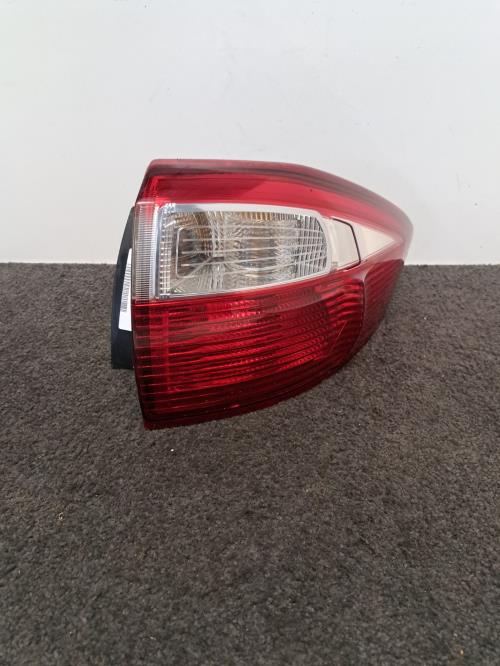 Image Feu arriere principal droit (feux) - FORD C-MAX 2