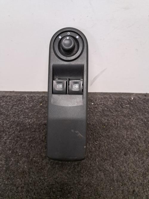 Image Interrupteur de leve vitre avant gauche - RENAULT CLIO 4