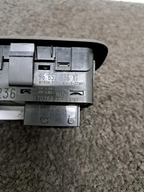 Image Interrupteur de leve vitre avant gauche - CITROEN C3 2