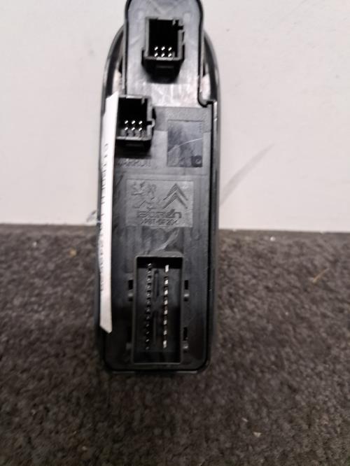 Image Interrupteur de leve vitre avant gauche - CITROEN C3 2