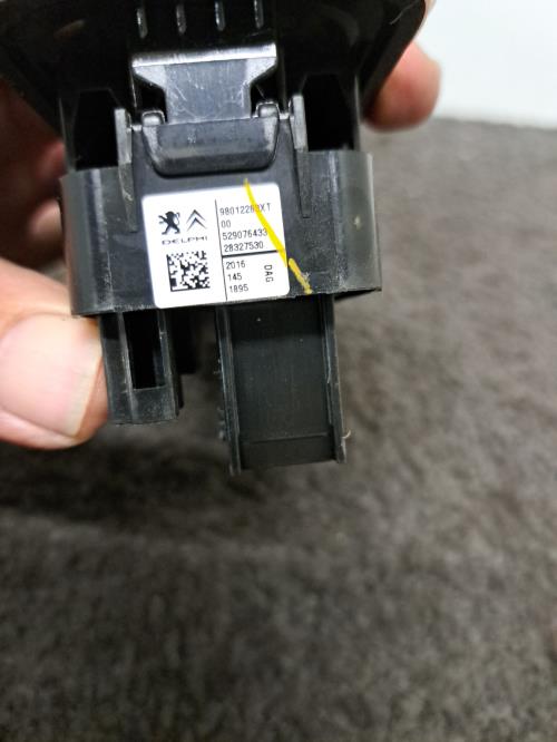 Image Interrupteur de leve vitre avant gauche - CITROEN C3 2