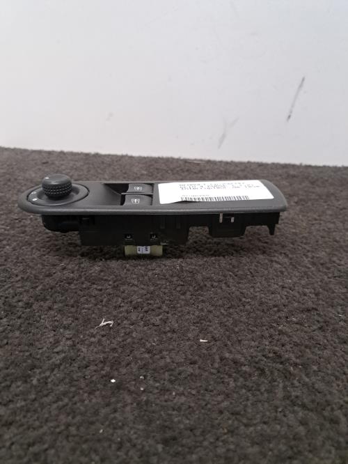 Image Interrupteur de leve vitre avant gauche - RENAULT CLIO 4