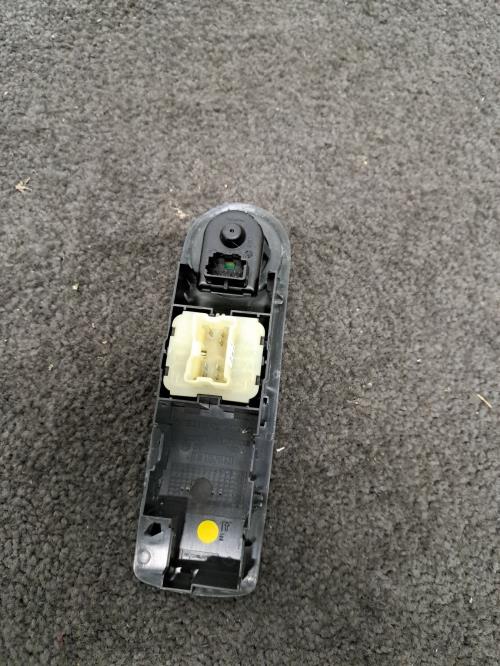 Image Interrupteur de leve vitre avant gauche - RENAULT CLIO 4