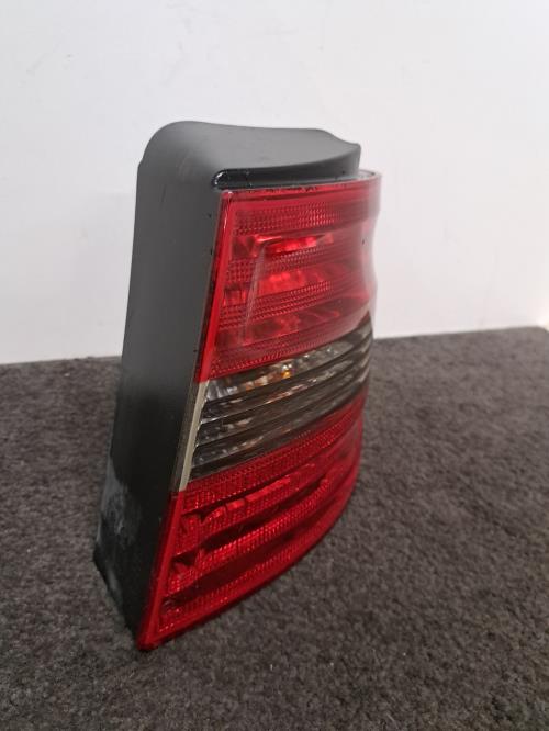 Image Feu arriere principal droit (feux) - MERCEDES CLASSE B 245