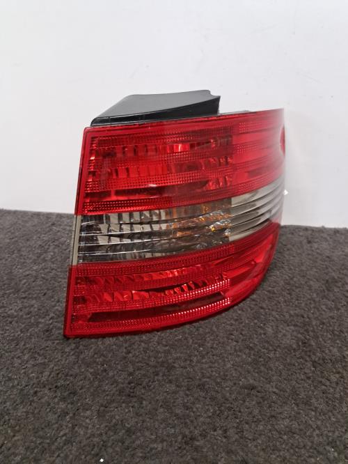Image Feu arriere principal droit (feux) - MERCEDES CLASSE B 245