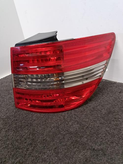 Image Feu arriere principal droit (feux) - MERCEDES CLASSE B 245