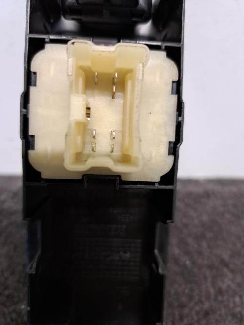 Image Interrupteur de leve vitre avant gauche - RENAULT CLIO 4