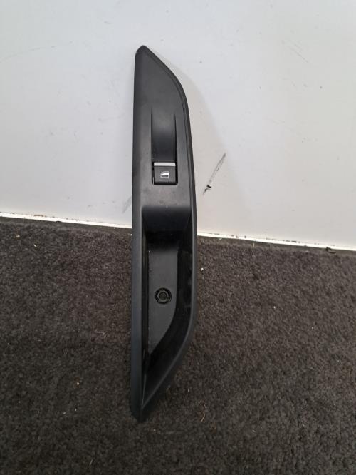 Image Interrupteur de leve vitre arriere droit - PEUGEOT 5008 2
