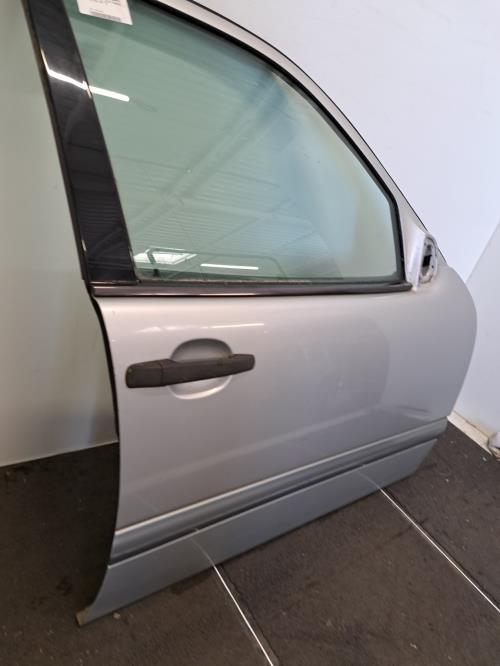 Image Porte avant droit - MERCEDES CLASSE E 210