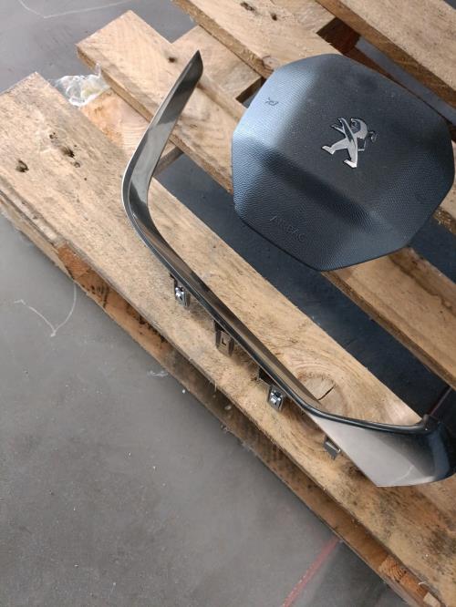 Image Planche de bord complete - PEUGEOT 5008 2