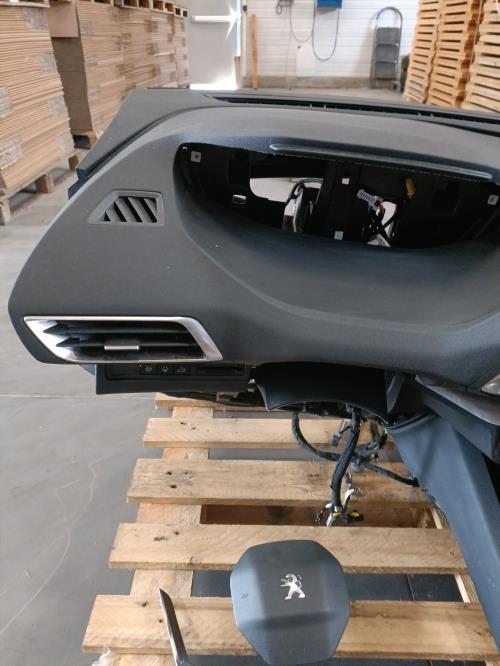 Image Planche de bord complete - PEUGEOT 5008 2