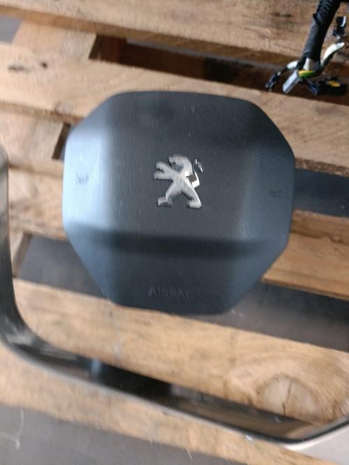 Image Planche de bord complete - PEUGEOT 5008 2