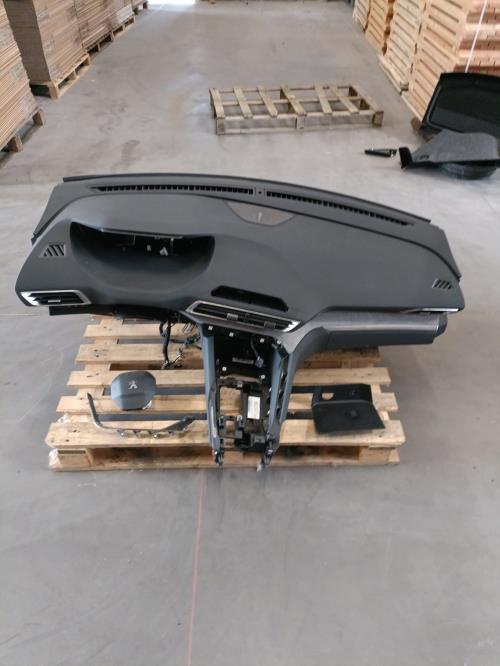 Image Planche de bord complete - PEUGEOT 5008 2