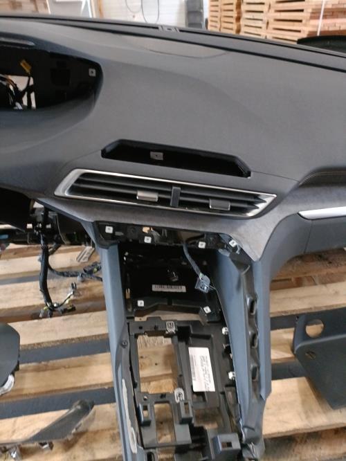 Image Planche de bord complete - PEUGEOT 5008 2