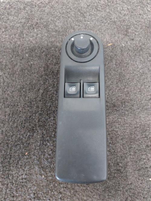 Image Interrupteur de leve vitre avant gauche - RENAULT CLIO 4