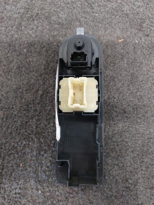 Image Interrupteur de leve vitre avant gauche - RENAULT CLIO 4