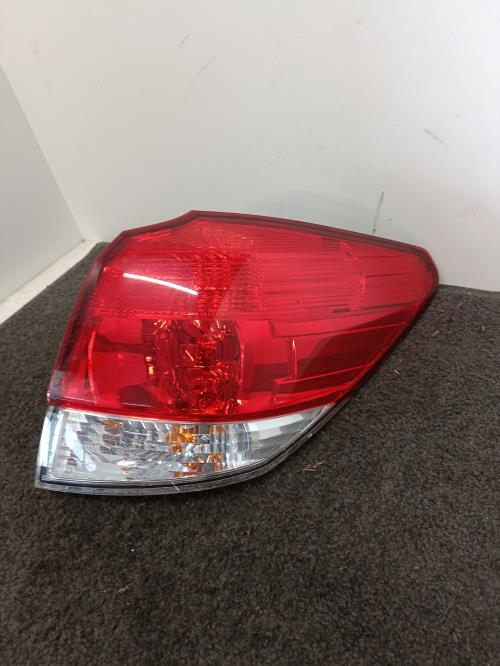 Image Feu arriere principal droit (feux) - SUBARU LEGACY 4