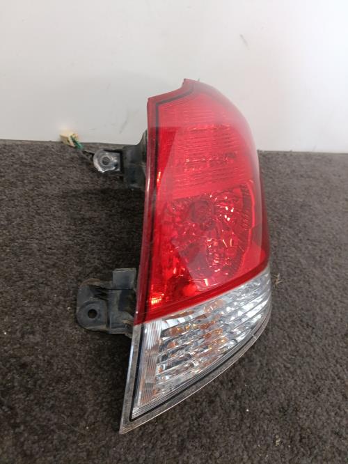 Image Feu arriere principal droit (feux) - SUBARU LEGACY 4
