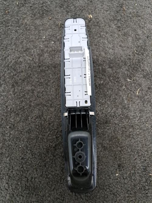 Image Interrupteur de leve vitre avant gauche - RENAULT SCENIC 3