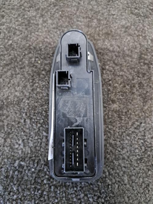 Image Interrupteur de leve vitre avant gauche - PEUGEOT 2008 1