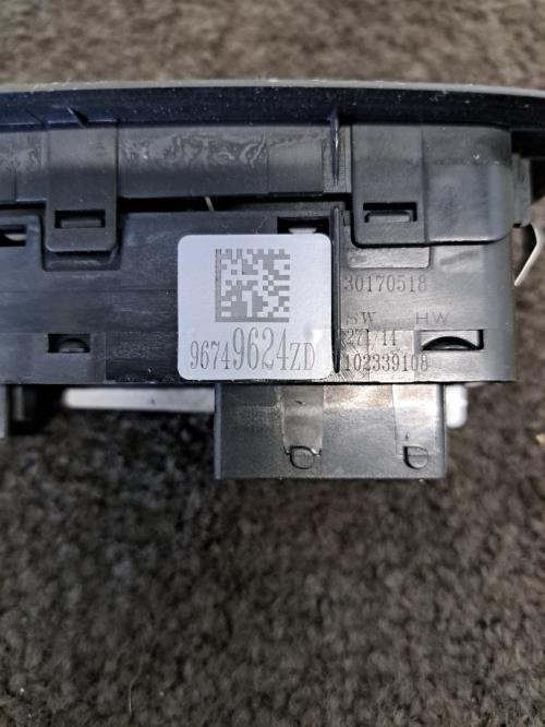 Image Interrupteur de leve vitre avant gauche - PEUGEOT 2008 1