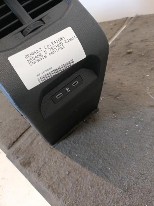 Image Console central (interieur plastique) - RENAULT MEGANE 5