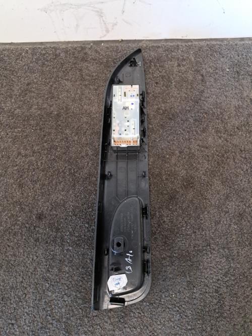 Image Interrupteur de leve vitre avant gauche - NISSAN MICRA 4