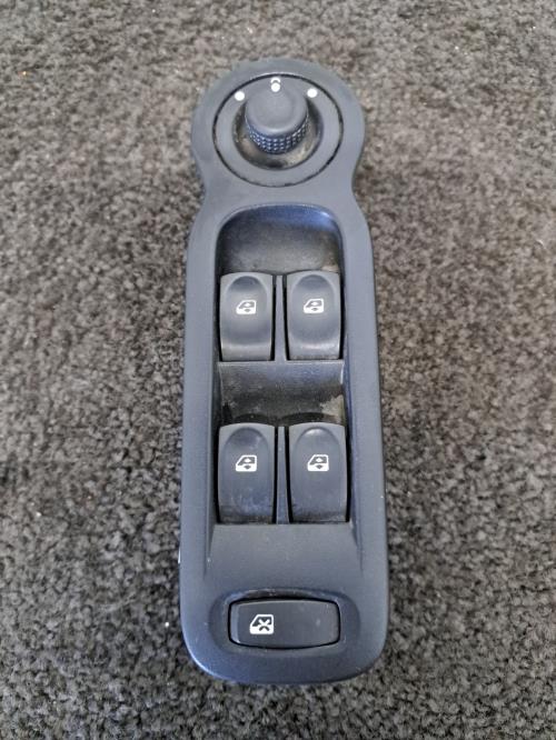 Image Interrupteur de leve vitre avant gauche - RENAULT GRAND MODUS