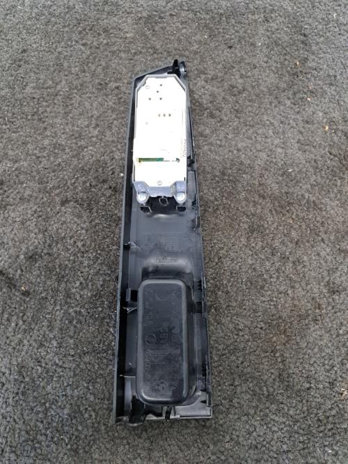 Image Interrupteur de leve vitre avant gauche - TOYOTA YARIS 3