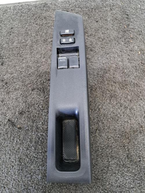 Image Interrupteur de leve vitre avant gauche - TOYOTA YARIS 3
