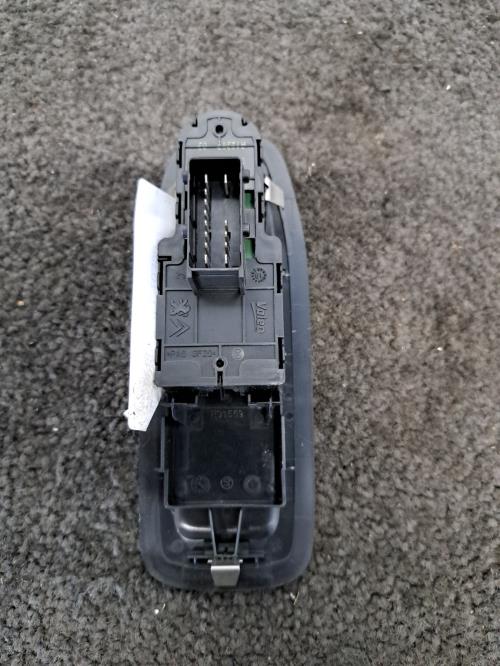 Image Interrupteur de leve vitre avant gauche - PEUGEOT 208 1