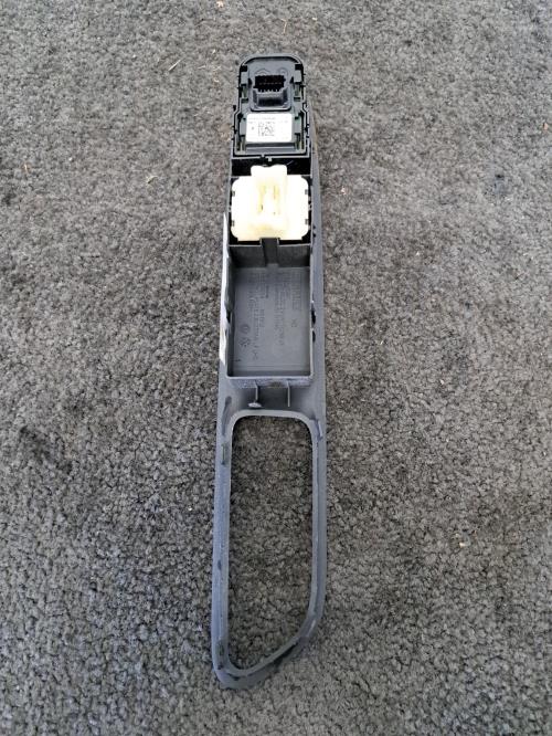 Image Interrupteur de leve vitre avant gauche - RENAULT CLIO 4