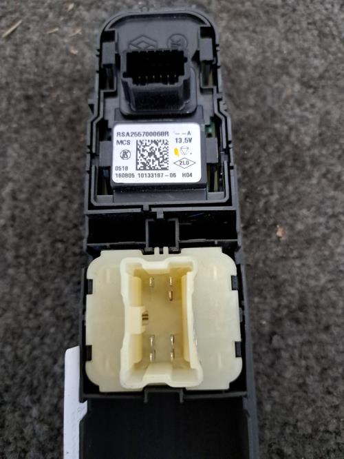 Image Interrupteur de leve vitre avant gauche - RENAULT CLIO 4