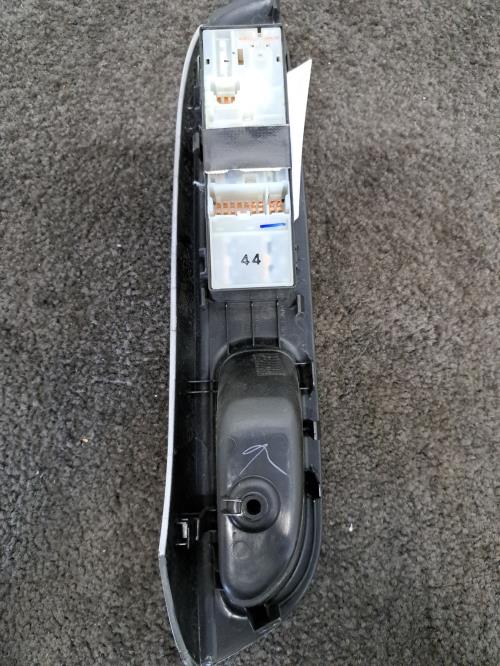 Image Interrupteur de leve vitre avant gauche - NISSAN NOTE 2