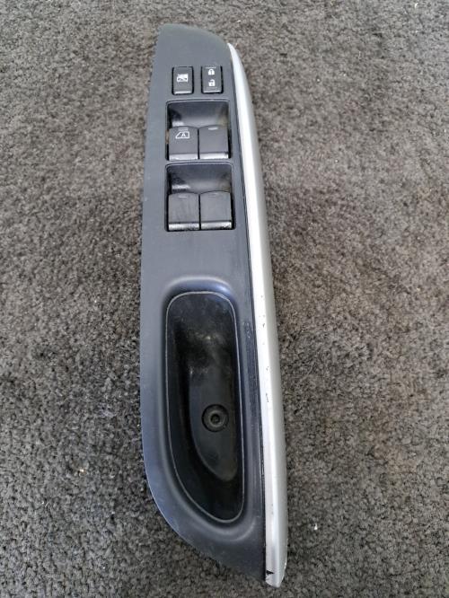 Image Interrupteur de leve vitre avant gauche - NISSAN NOTE 2