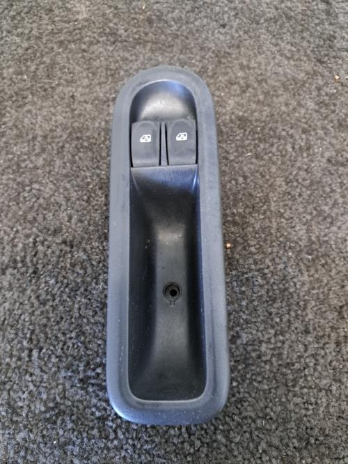 Image Interrupteur de leve vitre avant gauche - RENAULT CLIO 3