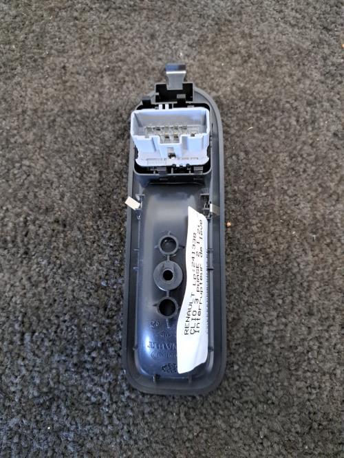 Image Interrupteur de leve vitre avant gauche - RENAULT CLIO 3