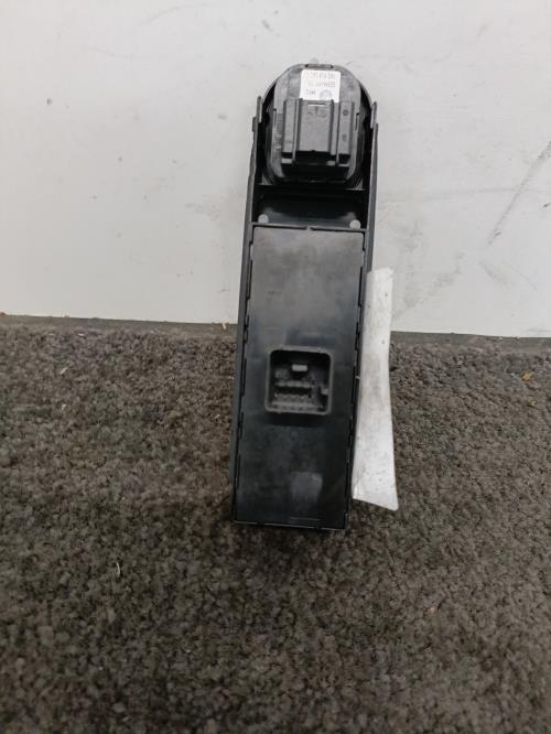 Image Interrupteur de leve vitre avant gauche - VOLKSWAGEN GOLF 6