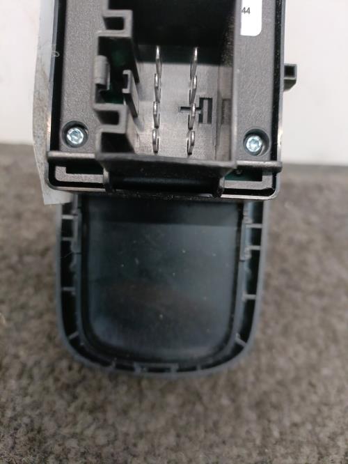Image Interrupteur de leve vitre avant gauche - FORD FIESTA 6