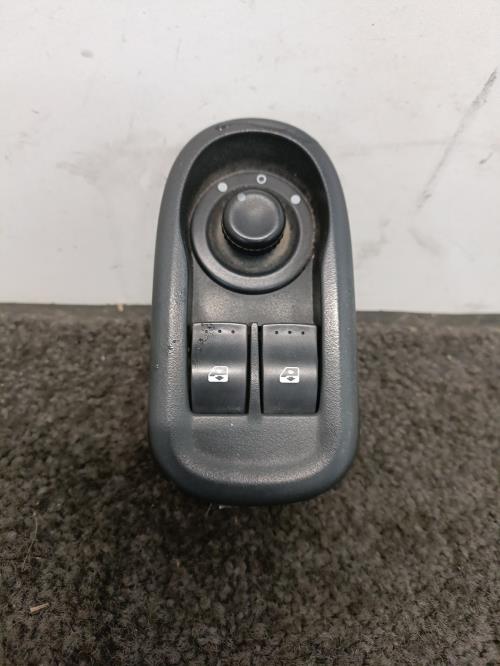 Image Interrupteur de leve vitre avant gauche - RENAULT KANGOO 2